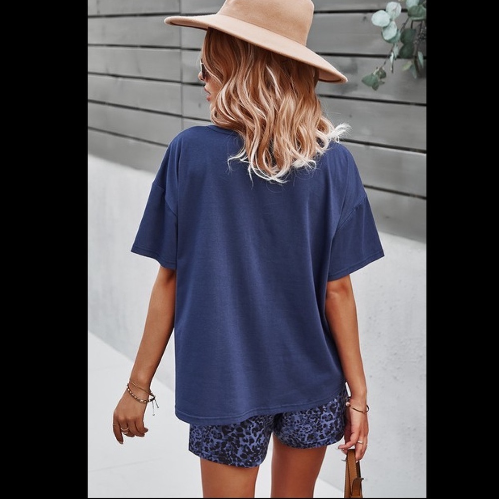 Solid top and print short set. - Picture 2 of 2
